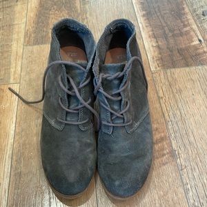 Tom’s booties - Dark Olive - size 7.5
